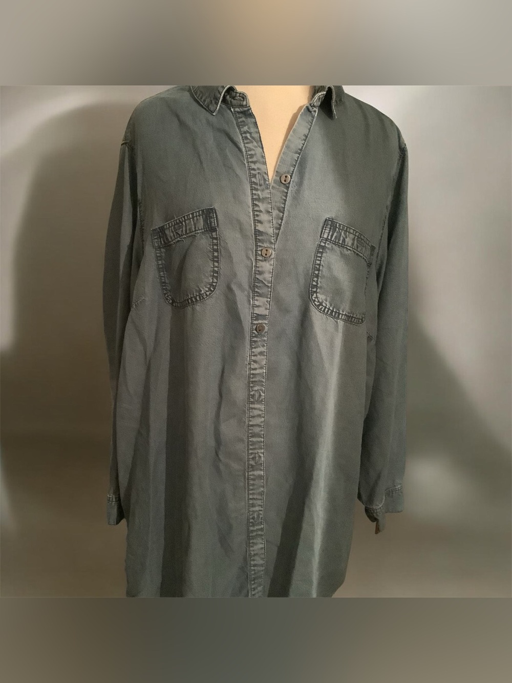 J. Jill Denim Button-Front Chambray Top in Faded Blue - Picture 2 of 11